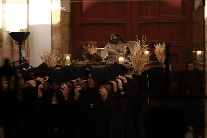 Sentido acto al Cristo de la Liberación en el interior de Fonseca