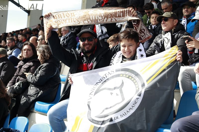 La gente de Unionistas no falla al Reina Sofía ni en plena Semana Santa