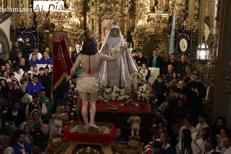 Emocionante Encuentro entre Jesús Resucitado y la Virgen de la Alegría en la iglesia de la Vera Cruz