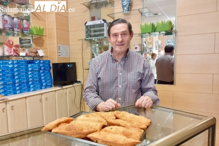 La Semana Santa de Peñaranda es singular: Los Bartolillos, dulce artesano y único en su receta, en las manos de Leandro Nieto y Pastelería Gil