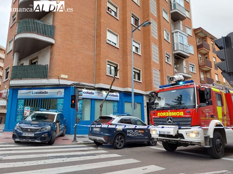 Alerta en la calle Vergara ante el riesgo de derrumbe de parte de la fachada de un edificio por el viento