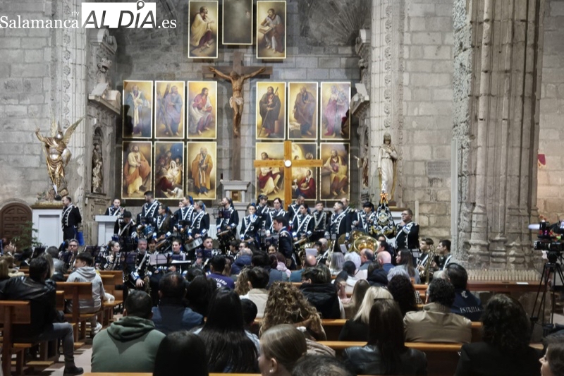 El III concierto ‘Sones Nazarenos’ llena de aplausos la iglesia parroquial junto a la agrupación La Estrella