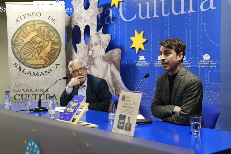 El politólogo Pablo Simón presenta su libro Entender de Política. Una guía para novatos en Salamanca