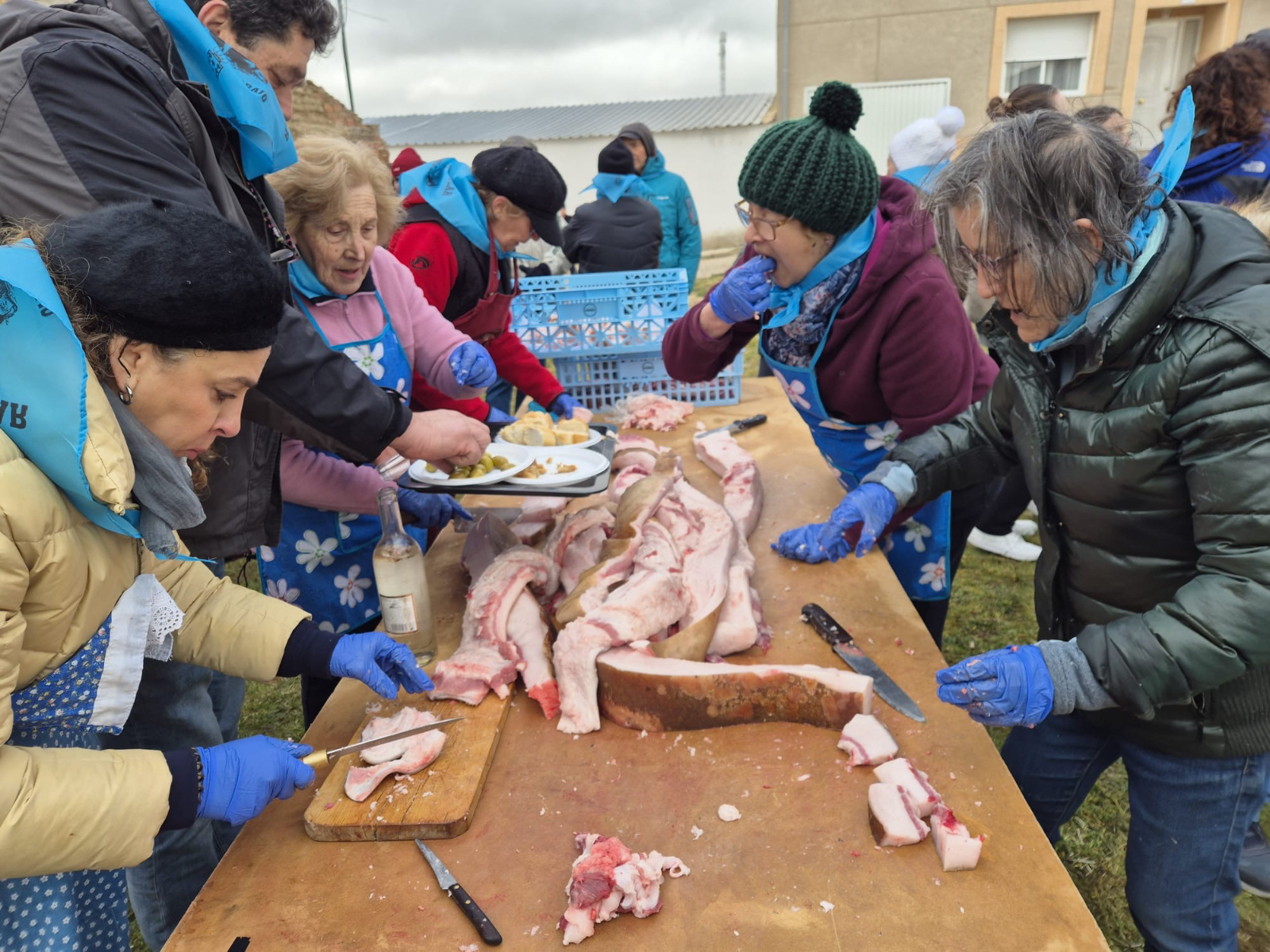 Gran ambiente en la esperada VI Matanza Tradicional de Mancera de Abajo 
