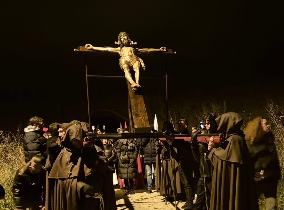 Recogimiento y oración, protagonistas del acto penitencial del Lunes Santo