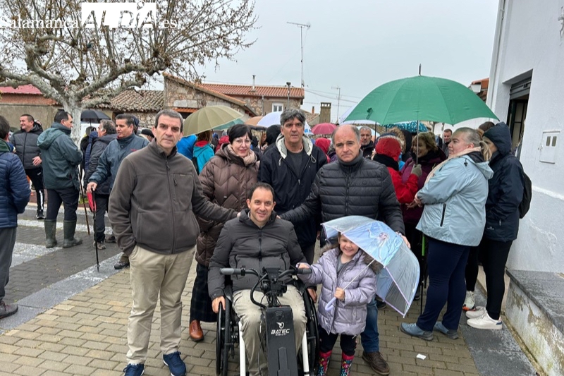 Más de 200 personas desafían a la lluvia y participan en la II Marcha Inclusiva en favor de Aspaym