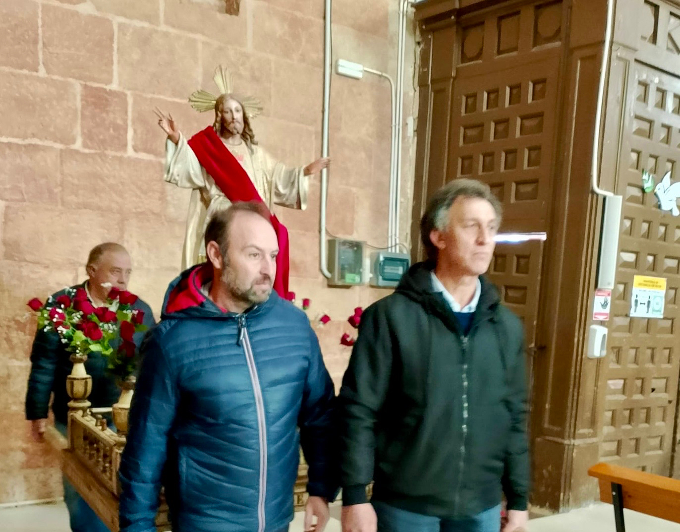 Villoruela celebra al Resucitado en la iglesia parroquial debido a la lluvia y la nieve 