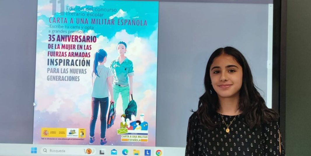 Andrea Jaén Martínez, ganadora de Carta a un militar español dentro del colegio San Juan Bosco 