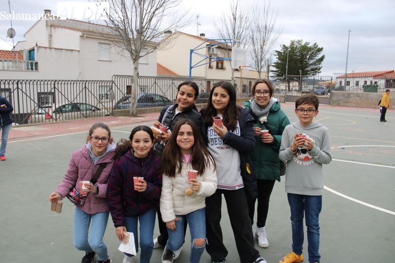 El AMPA del Colegio Santa Teresa organiza una chocolatada y presenta su logotipo 