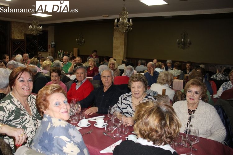 Los mayores de Alba de Tormes celebran la fiesta del Santo Ángel