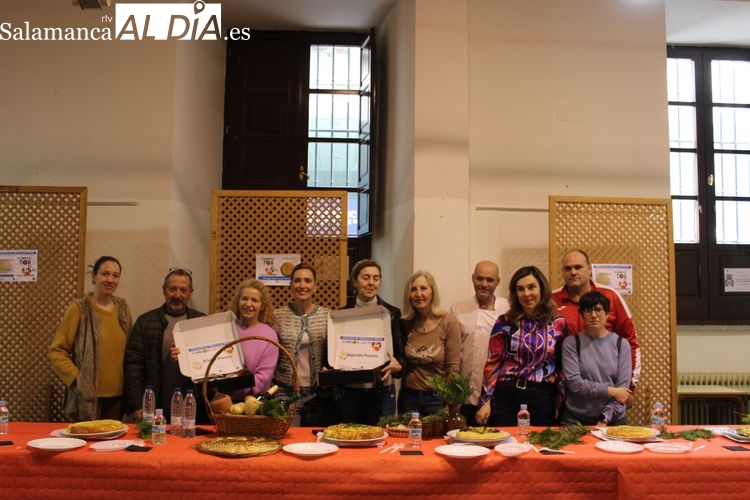 María Ángeles Izquierdo gana el primer concurso de tortillas de patata