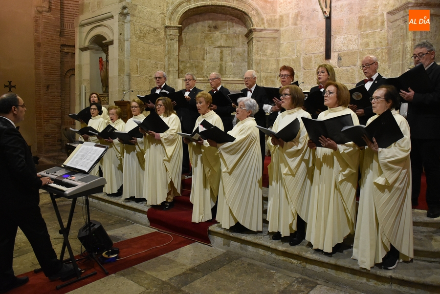 La Coral Dámaso Ledesma repasa música sacra de varias épocas en su recital semanasantero