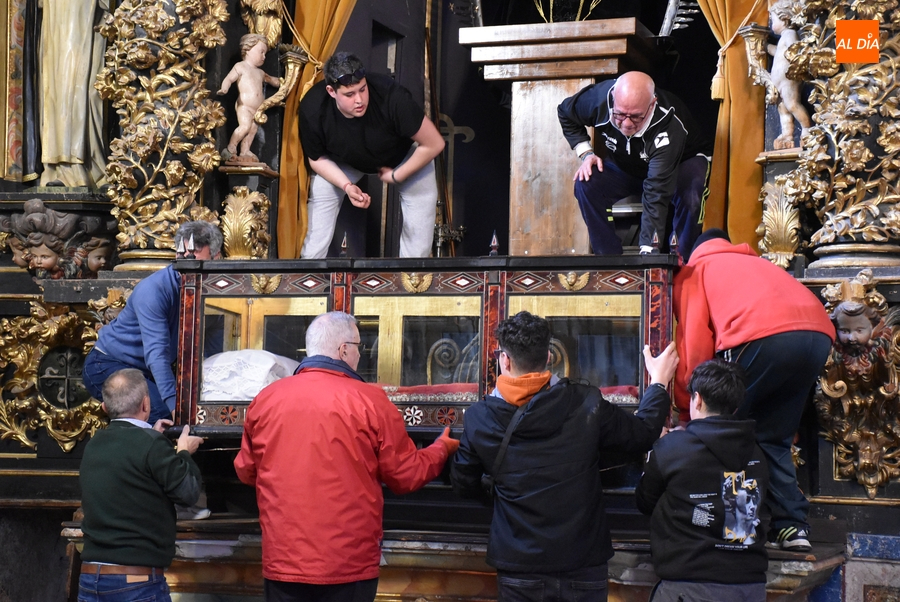 Tarde de preparativos semanasanteros en la Catedral de Santa María