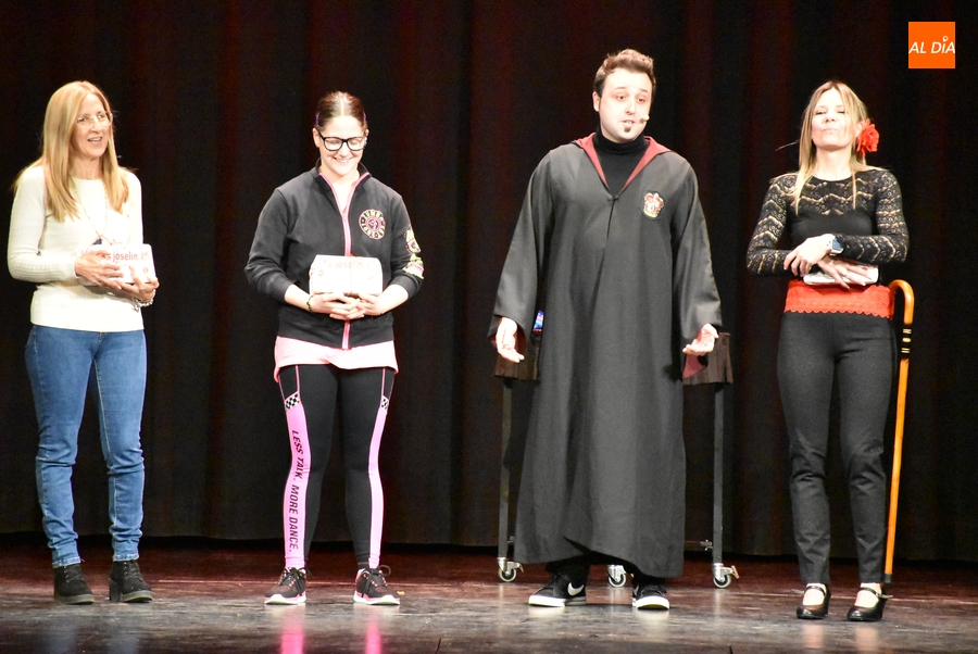 Entregados a ‘Dosis de Sonrisas’ los 1.200€ recaudados en la Gala liderada por el Mago Xuso