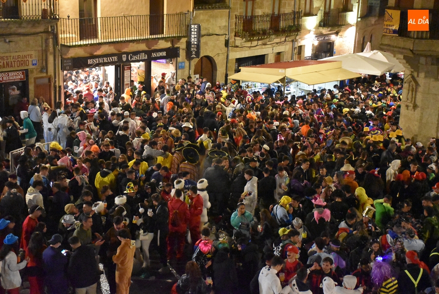 El Carnaval dispara a 493 las contrataciones en febrero, 467 de ellas en el sector servicios