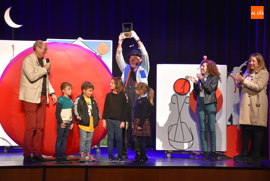 Marcel Gros recoge el Premio al Mejor Espectáculo Infantil y Familiar de la Feria de Teatro 2023