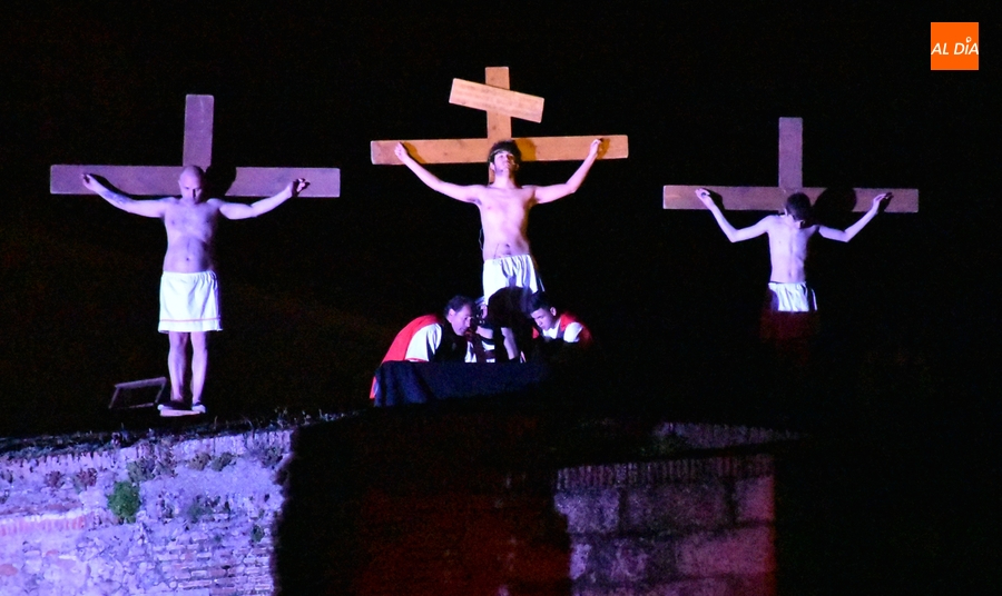 La Pasión estrena ubicación con relevo generacional y majestuoso final en lo alto de la Puerta del Conde