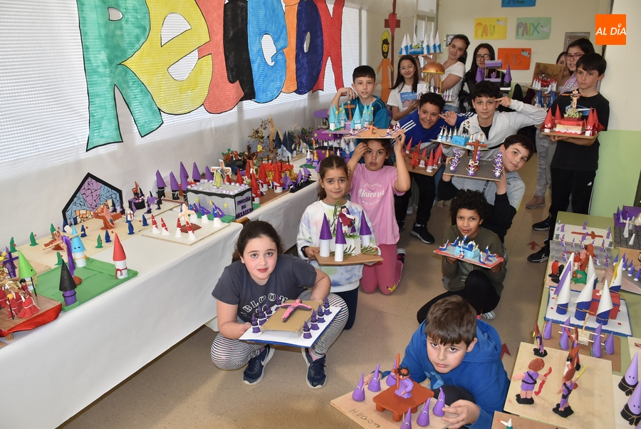 Originalísima muestra de más de 80 maquetas de pasos de Semana Santa en el Colegio Miróbriga