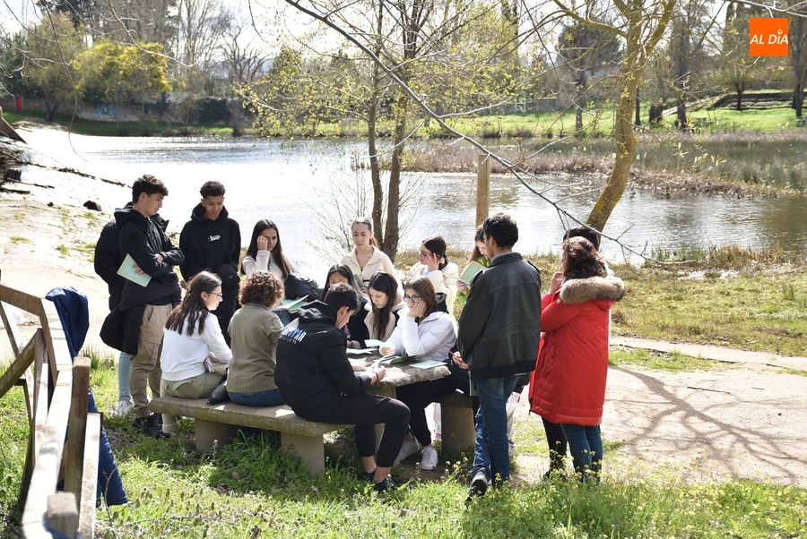 El IES Fray Diego desarrolla a orillas del Águeda un proyecto que une Delibes y naturaleza
