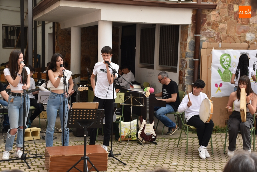 El IES Tierra finaliza el trimestre con un ‘concierto de primavera’ al aire libre