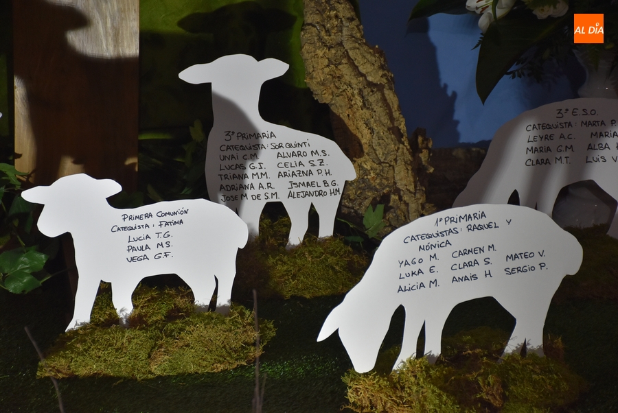 Un rebaño de ovejas sobresale en los trabajados Monumentos de las iglesias mirobrigenses