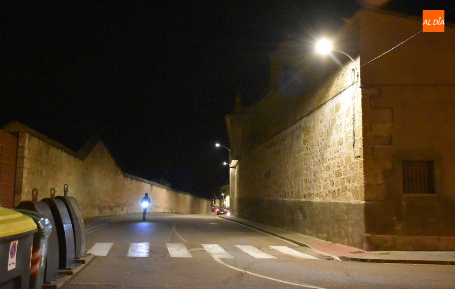 El Paseo Carmelitas y sus calles anexas van cambiando el ‘naranja’ por el ‘blanco’