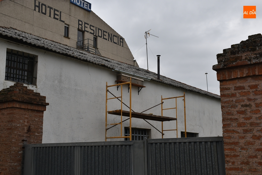 Instaladas cajas-nido para vencejos en el Paseo de la Estación