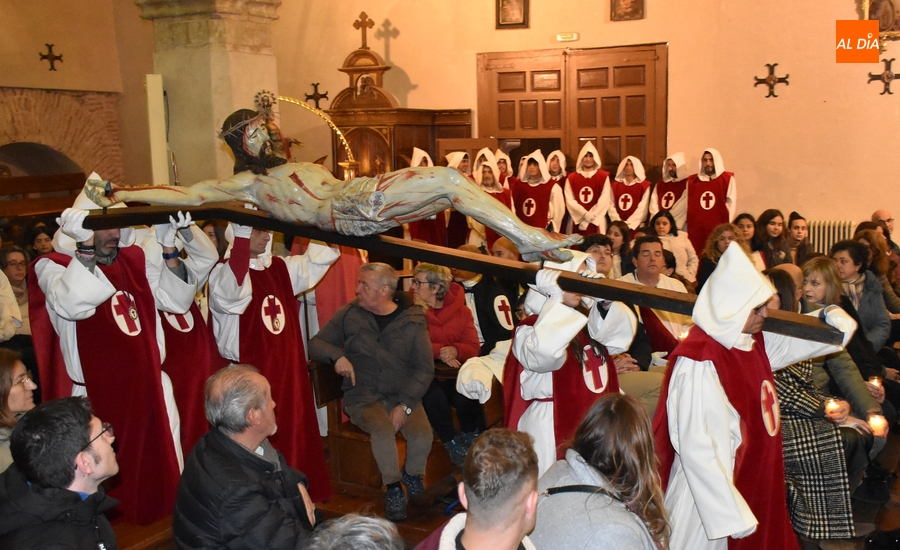 Un sentido acto en San Pedro-San Isidoro sustituye a la suspendida procesión de El Silencio