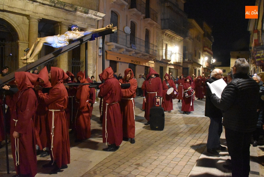 El Cristo de la Buena Muerte recorta su recorrido en la velada de estreno de su bastidor