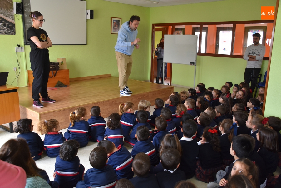 El Mago Xuso visita a los alumnos de Misioneras-Santa Teresa