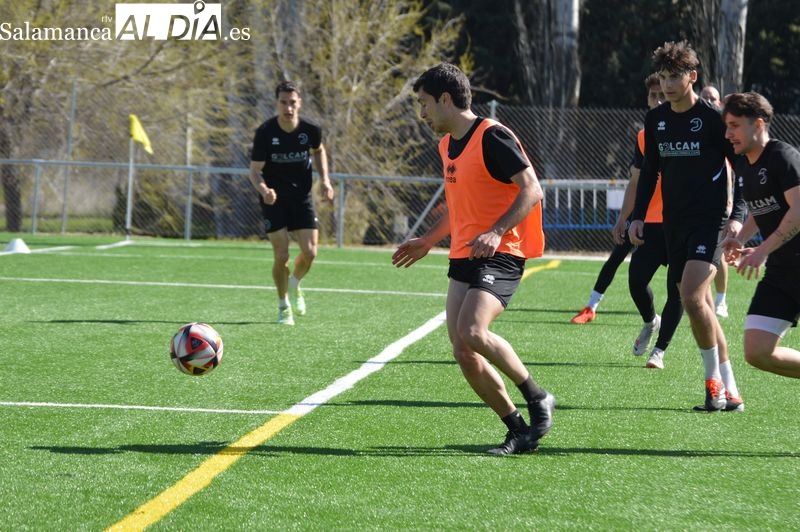 Dani Ponz hace cambios en la defensa, el medio y el ataque de Unionistas para empezar a preparar a Osasuna B
