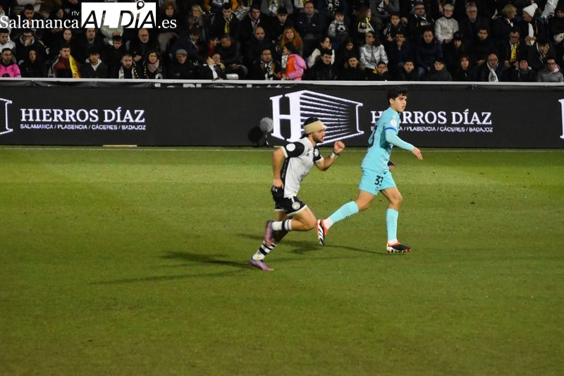 Pau Cubarsí, de debutar con el Barça en Salamanca... a ser MVP en el pase a cuartos de la Champions League