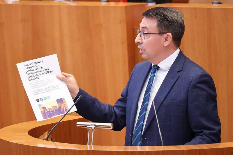 El PP se niega a defender a la USAL y respalda que Gallardo acompañe a Abascal en su ataque a la universidad, lamenta el PSOE