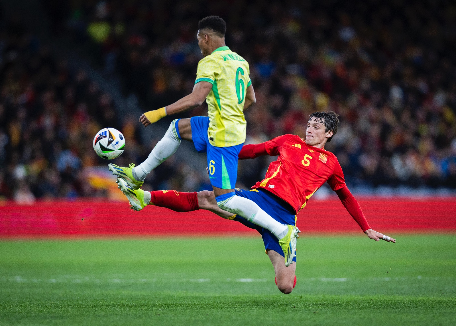 Los penaltis le juegan una mala pasada a España en el Bernabéu y se queda sin ganar a Brasil en el 97 (3-3)