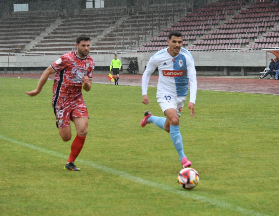 El CD Guijuelo ve recortado su colchón con el playoff