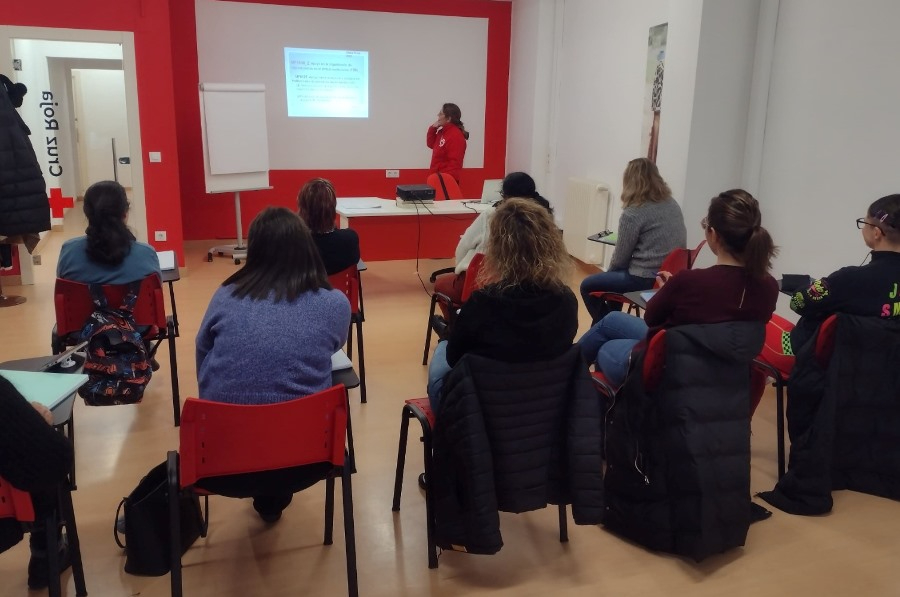 Cruz Roja inicia su curso de Atención sociosanitaria todavía con algunas plazas libres