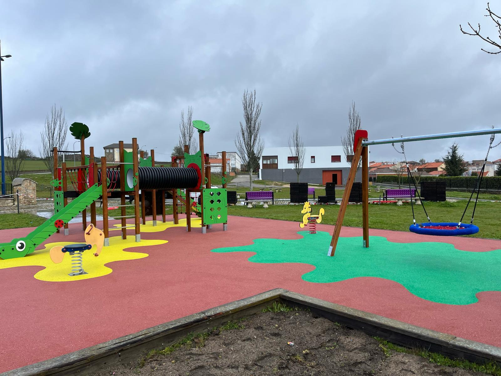 El Ayuntamiento de Pereña renueva el parque de las Eras