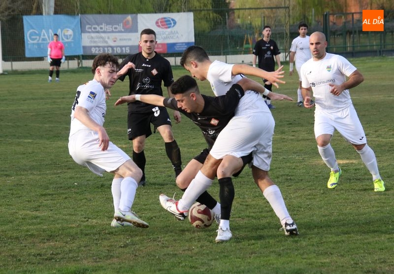 Omar rasca un punto para la UD Mirobrigense frente al Alba de Tormes