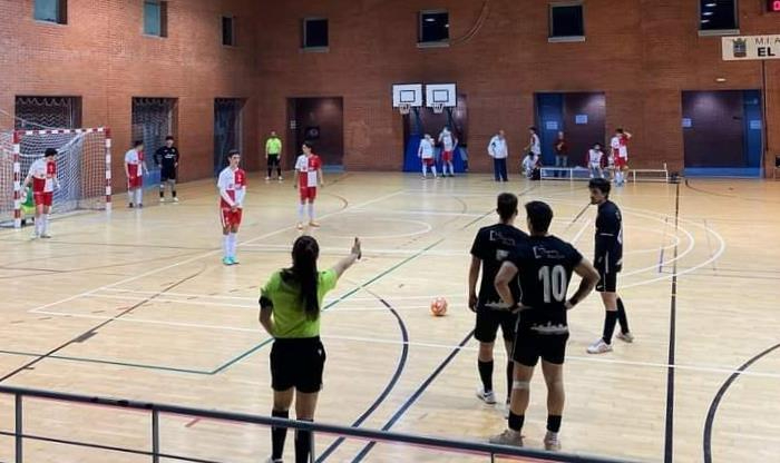 El III Senior saca adelante con remontada final un partido clave en casa del colista