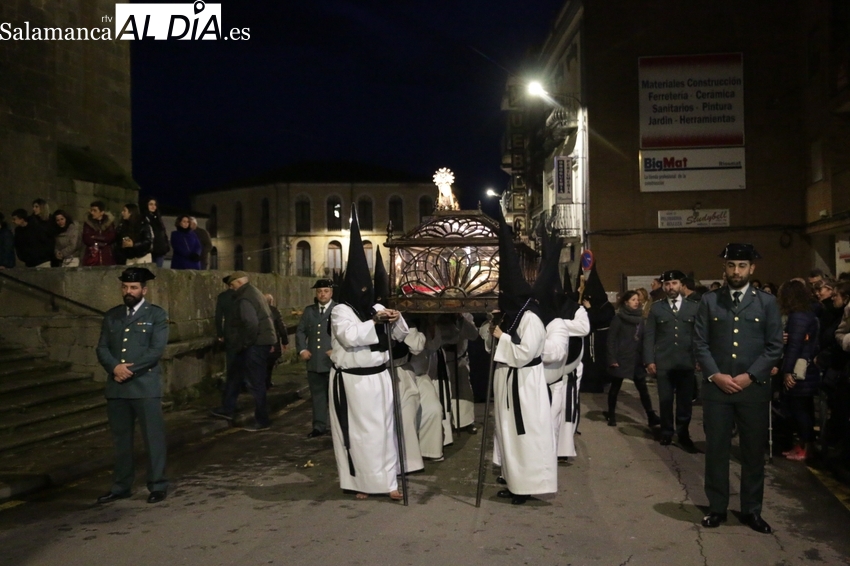 La procesión del Santo Entierro concentra a cientos de personas en Vitigudino