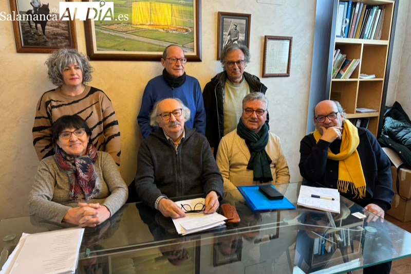 El gaditano Juan de Molina y el vasco Javier Alonso se llevan el XXXI Premio Nacional de Poesía de la Hermandad de Cofradías