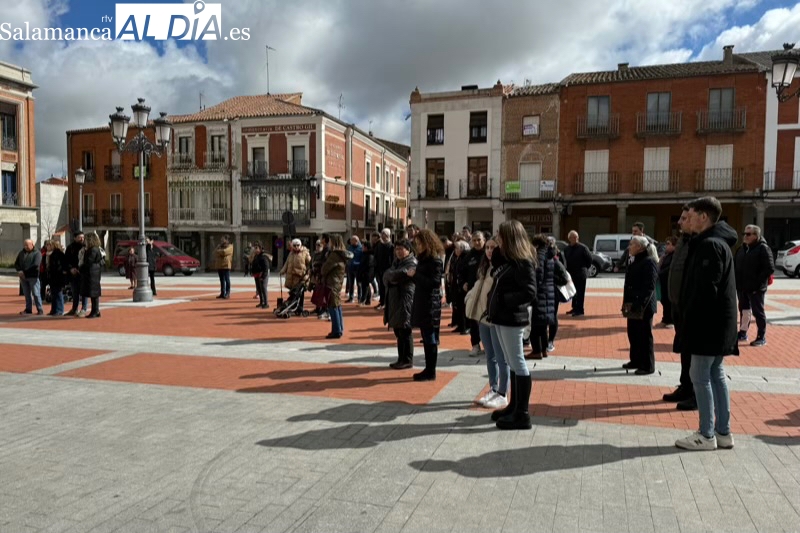 Peñaranda y Macotera enmudecen para recordar a las víctimas del 11M