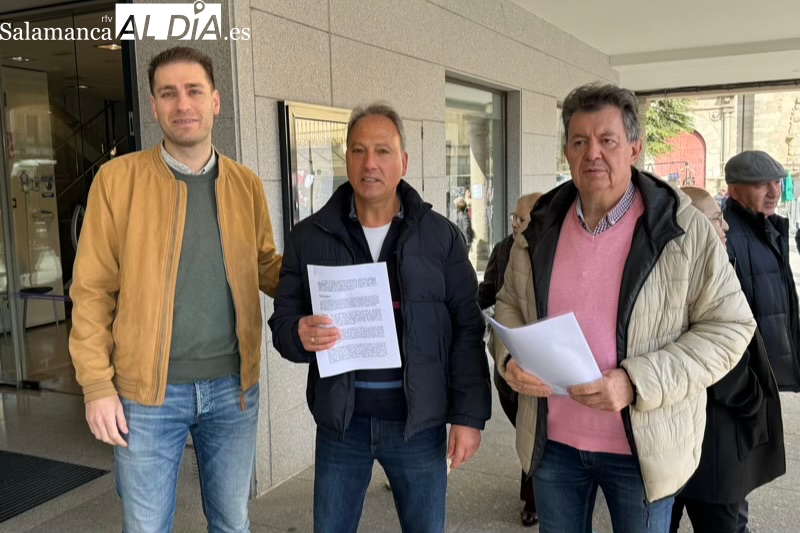 Más de 160 firmas avalan la petición del Club de Pádel para que el Ayuntamiento reconsidere la construcción de una pista cubierta y valore la posibilidad de una pista cerrada