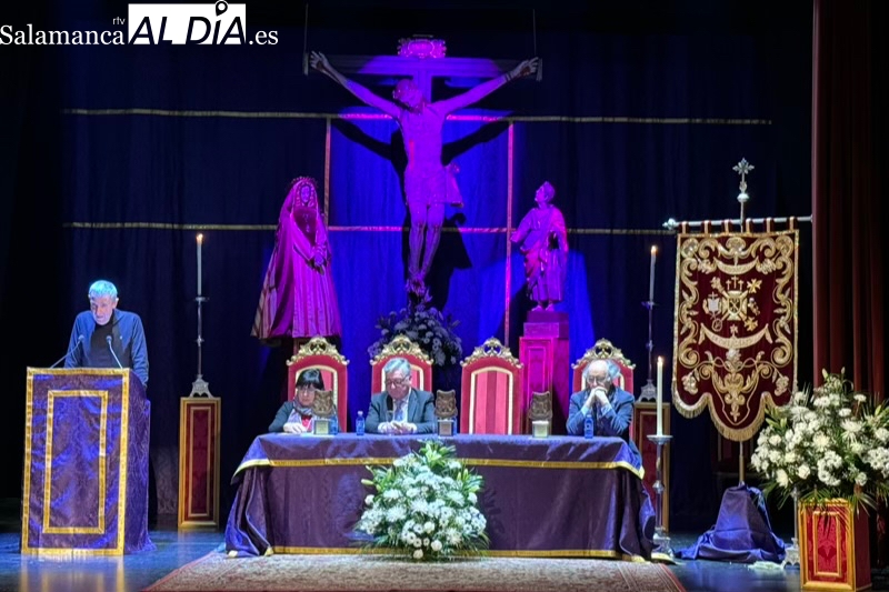 ¿Es Cristo el que nos saca a la calle o somos nosotros? La reflexión de Tomas Gil en su esperado pregón de la Semana Santa