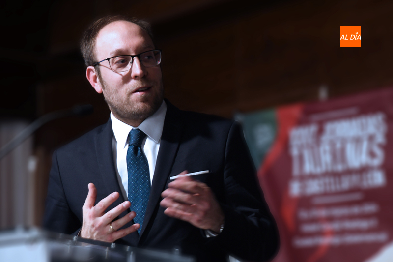 Las Cofradías cuentan con el apoyo institucional del Ayuntamiento, hacen una labor muy importante de preservación de la tradición vinculada a la religiosidad popular y como atractivo turístico