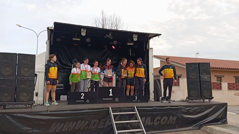 Varios triunfos para la Escuela de Triatlón Salmantina en el Duatlón Relevos de Villares de la Reina