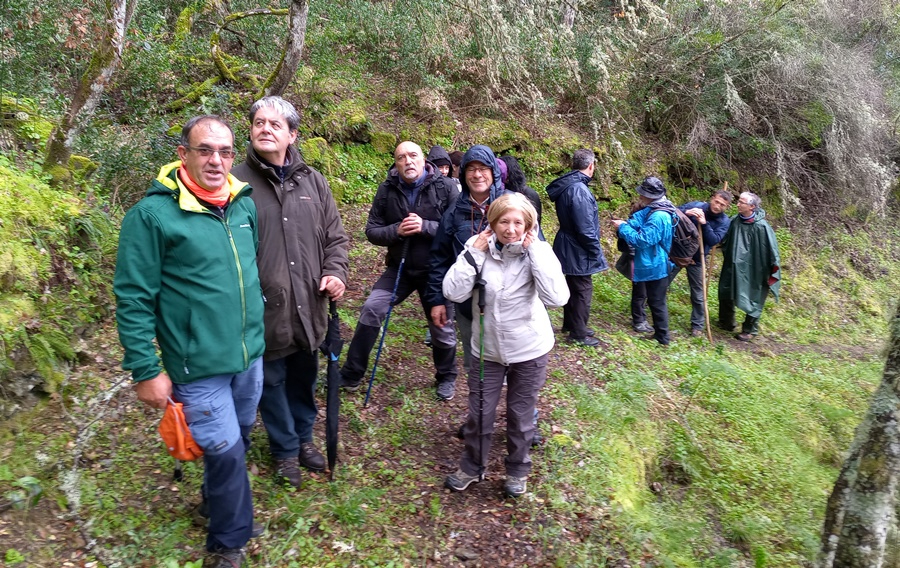 Unas 70 personas toman parte en Puerto Seguro en la 3ª edición de ‘Almendros en Flor’