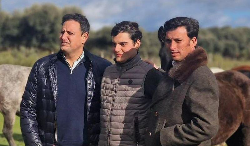 El rejoneador Sergio Pérez, con apoderados