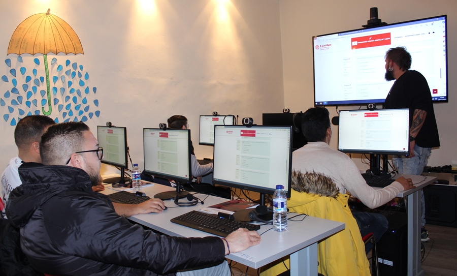 Cáritas tiene abierta la inscripción para unas sesiones sobre competencias digitales