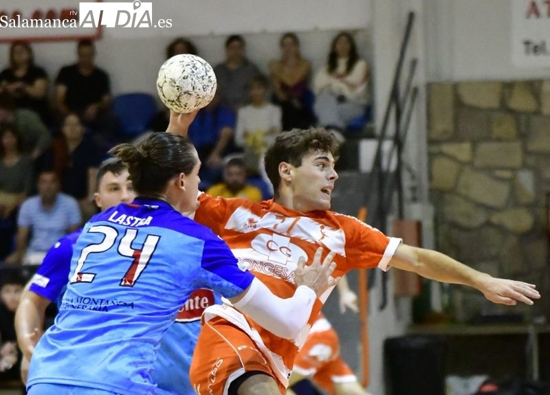 Derrota del BM Salamanca a manos del Auto Center (26-36)